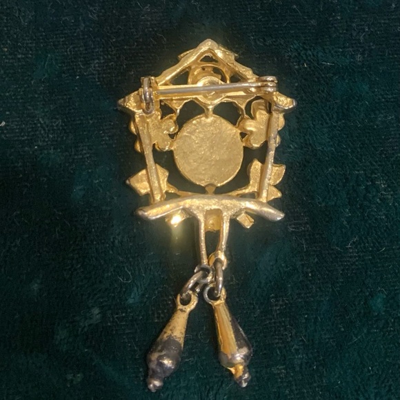 50’s/60’s gold-tone cuckoo clock roller back brooch with jeweled face - Picture 2 of 4